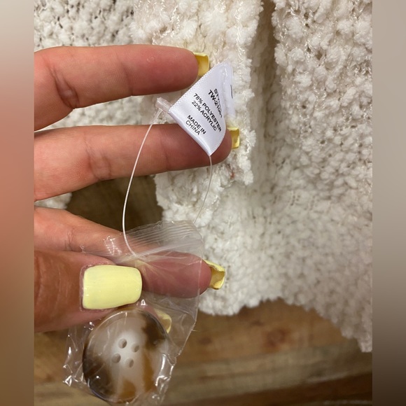 Cream Popcorn Cardigan NEW - Picture 2 of 3